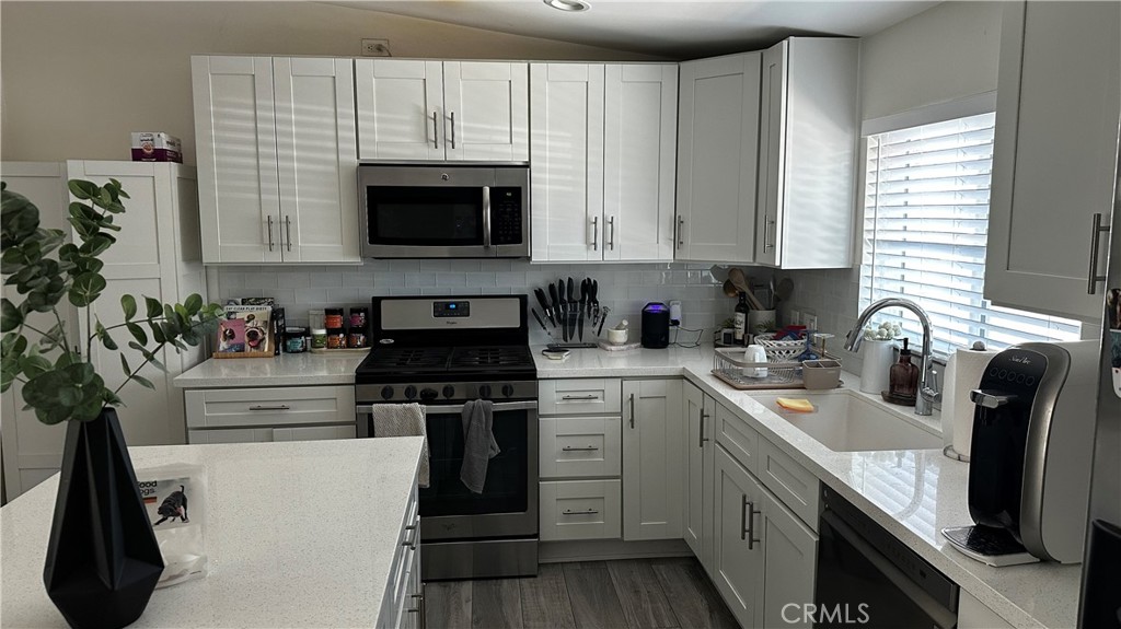 7833 Bothwell Road Reseda, CA 91335 - Photo 13 of 40 Gallery Image 13