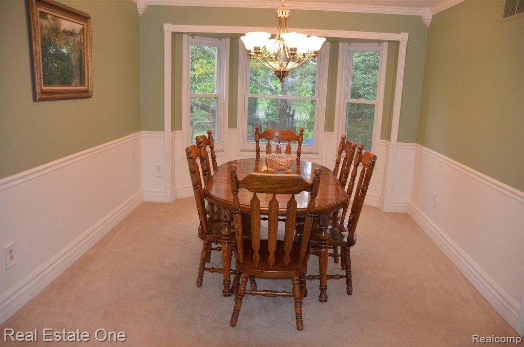 457 Pinehurst Drive Rochester, MI 48309 - Photo 9 of 23 Dining room