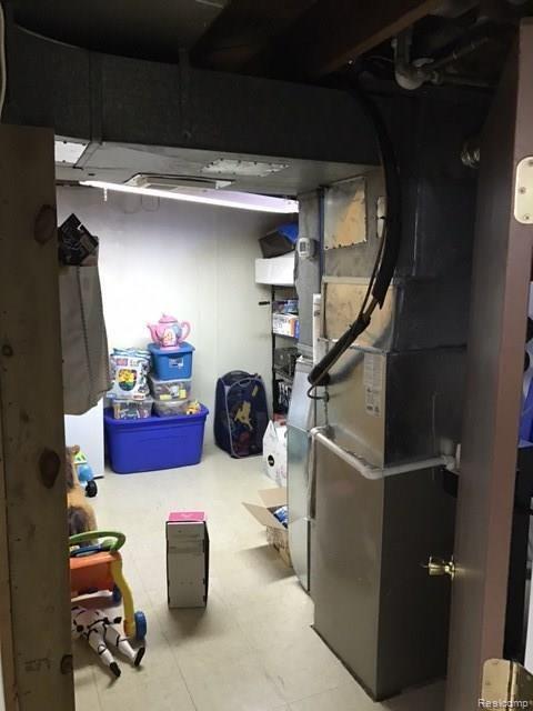 4817 East 13 Mile Road Warren, MI 48092 - Photo 10 of 19 4817 E 13 Mile Inside 2.JPG