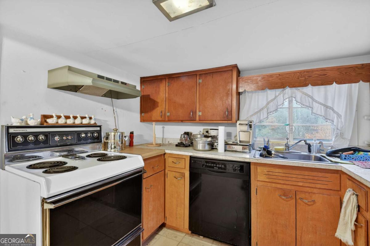 6 Old Aska Curve Blue Ridge, GA 30513 - Photo 18 of 26 a kitchen with stainless steel appliances a stove a sink and a refrigerator