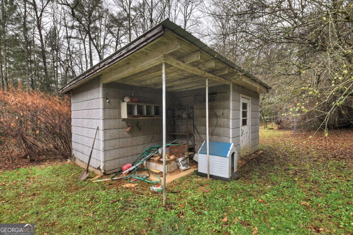 6 Old Aska Curve Blue Ridge, GA 30513 - Photo 5 of 26 a front view of a house with a yard