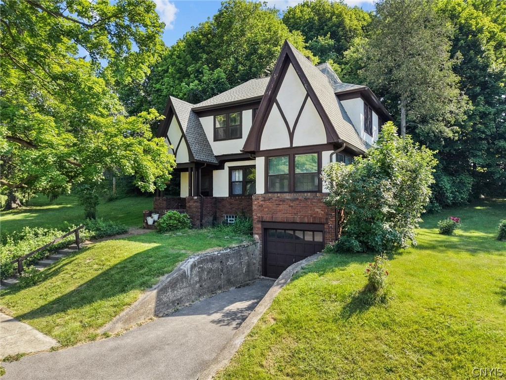 303 Barrington Road, Unit 5 Syracuse, NY 13214 - Photo 2 of 44