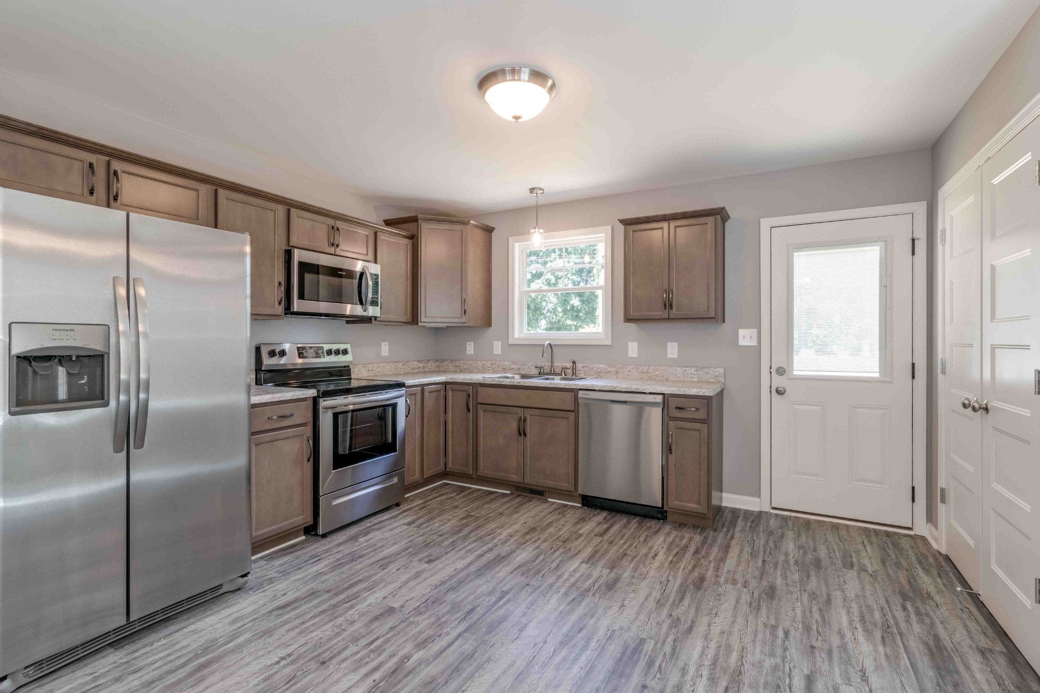 97 Edmondson Ferry Road Clarksville, TN 37040 - Photo 8 of 30 Gallery Image 8