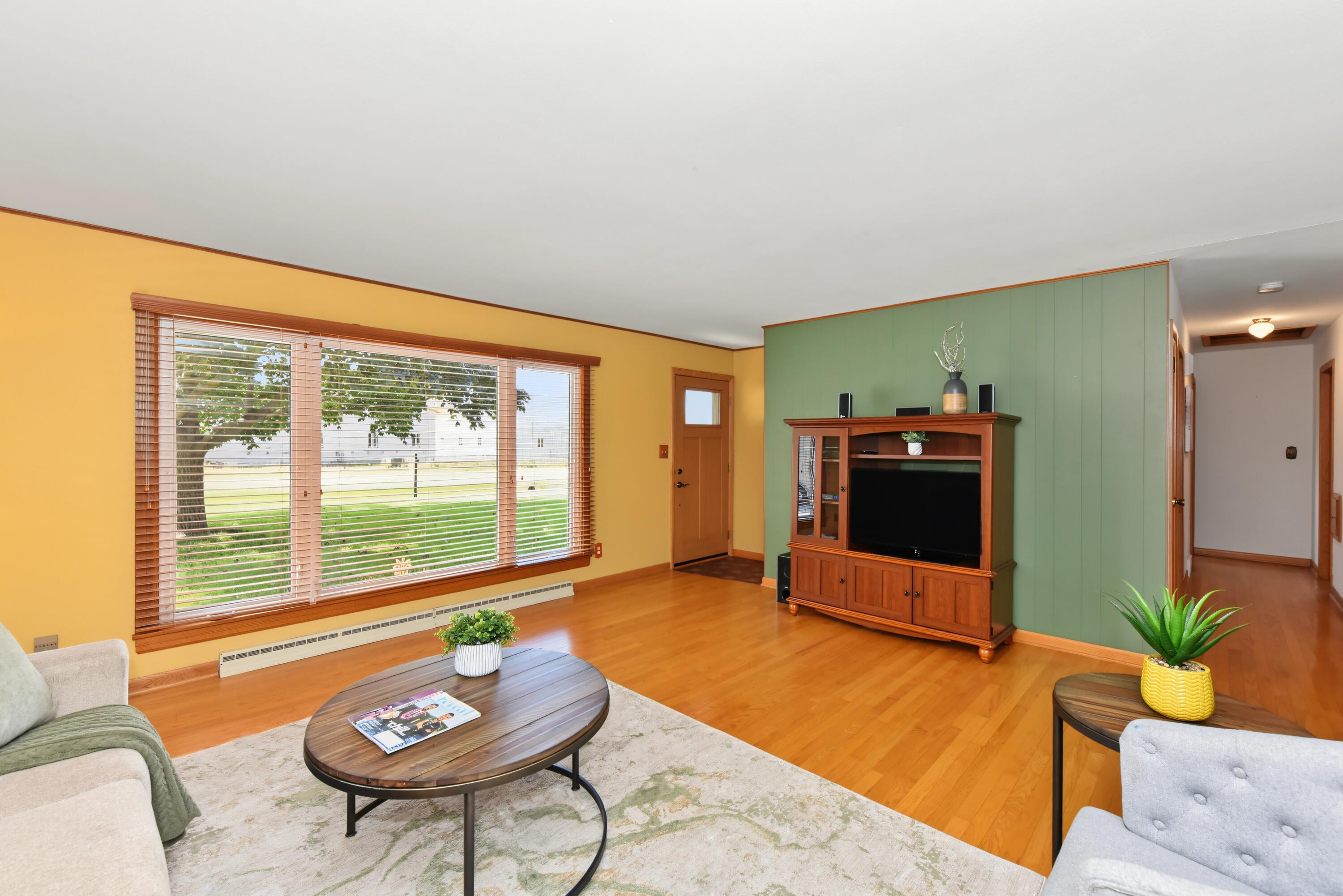 7919 Hagemann Road Caledonia, WI 53108 - Photo 4 of 26 Living Room 1
