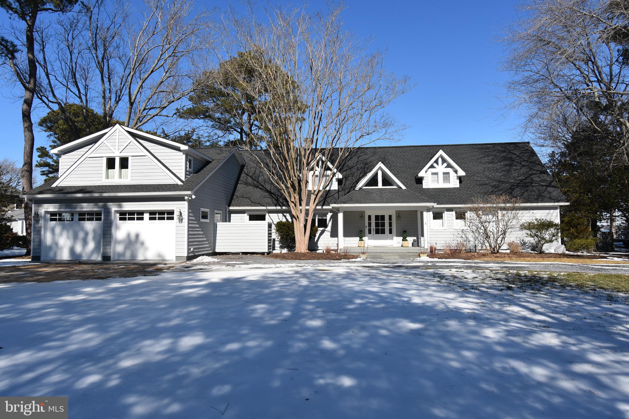 601 Cove Road St. Michaels, MD 21663 - Photo 4 of 39 a front view of a building with a garden