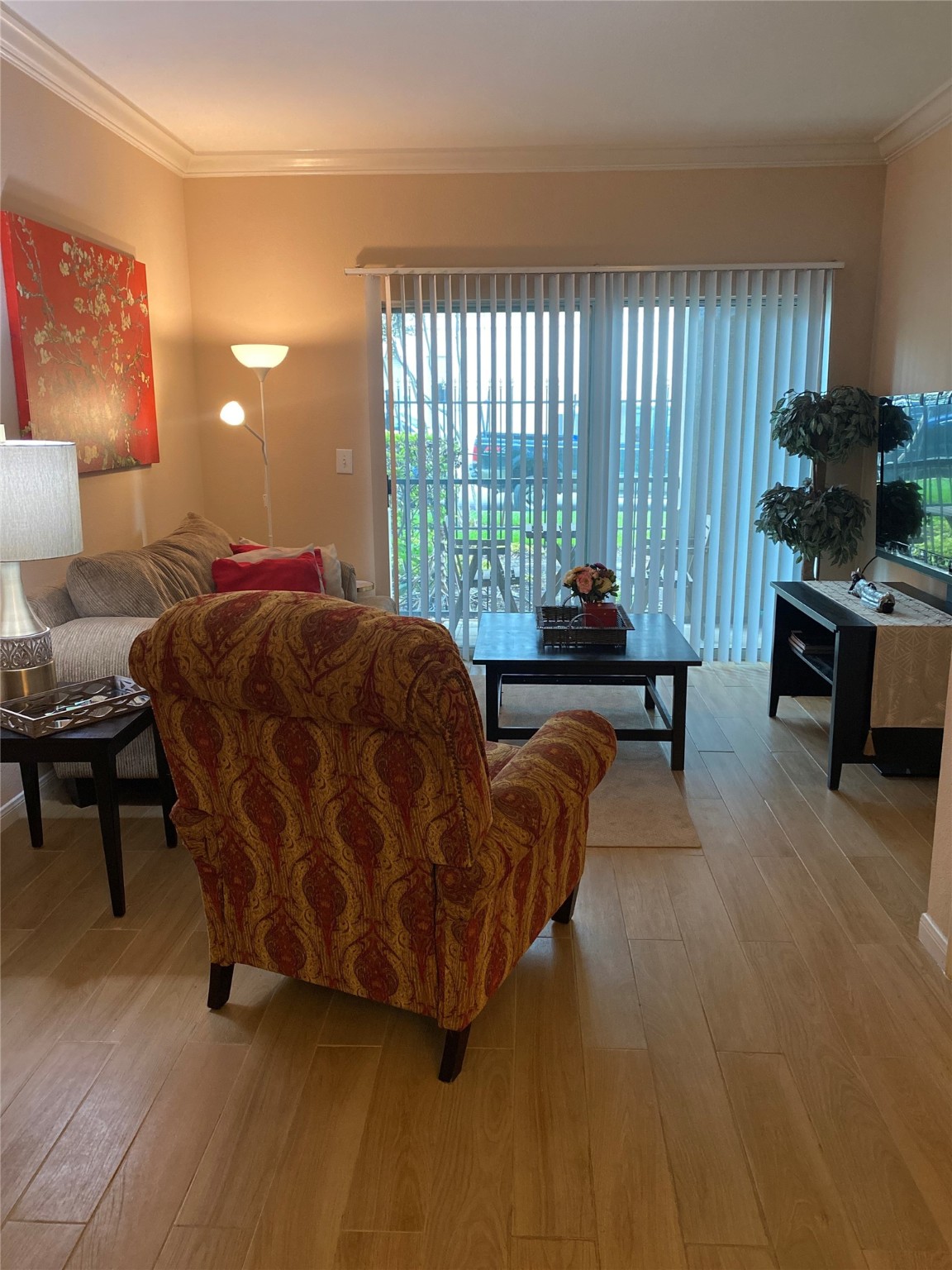3231 Allen Parkway, Unit 2107 Houston, TX 77019 - Photo 14 of 48 a living room with furniture and a large window