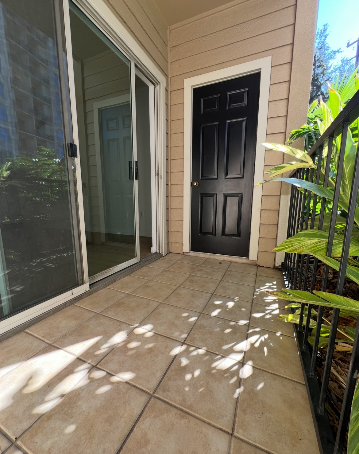 3231 Allen Parkway, Unit 2107 Houston, TX 77019 - Photo 27 of 48 a view of a house with backyard of the house