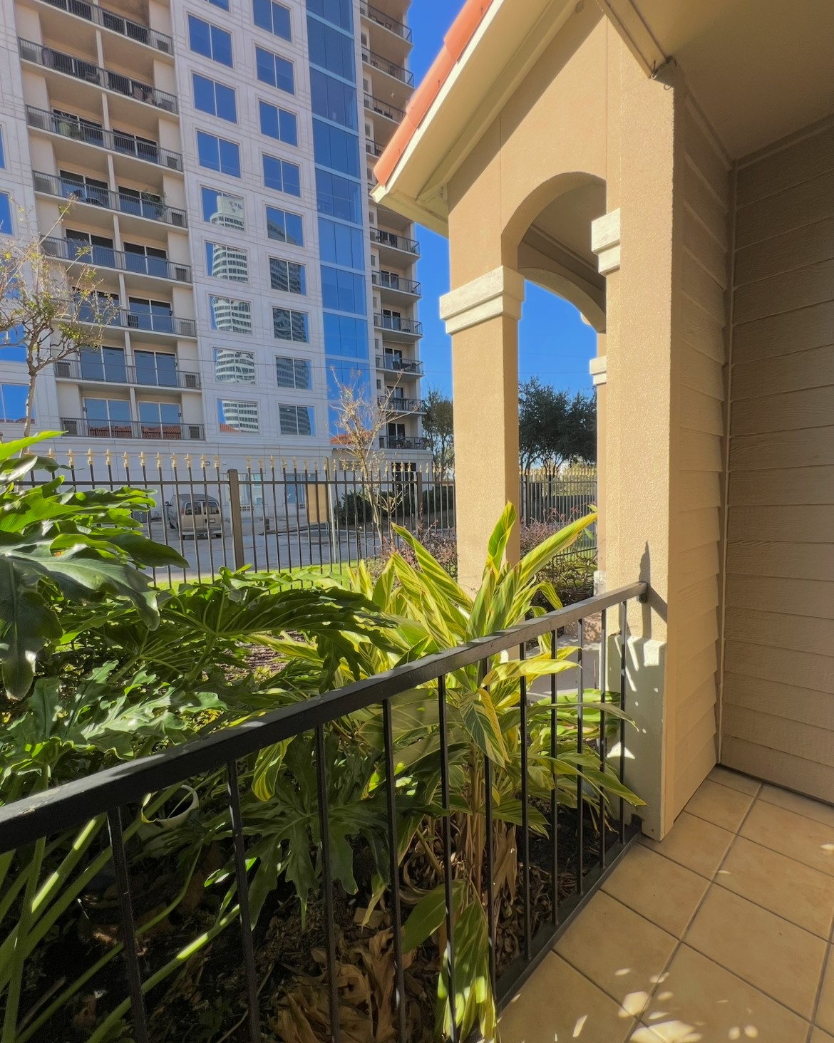3231 Allen Parkway, Unit 2107 Houston, TX 77019 - Photo 30 of 48 a view of entryway
