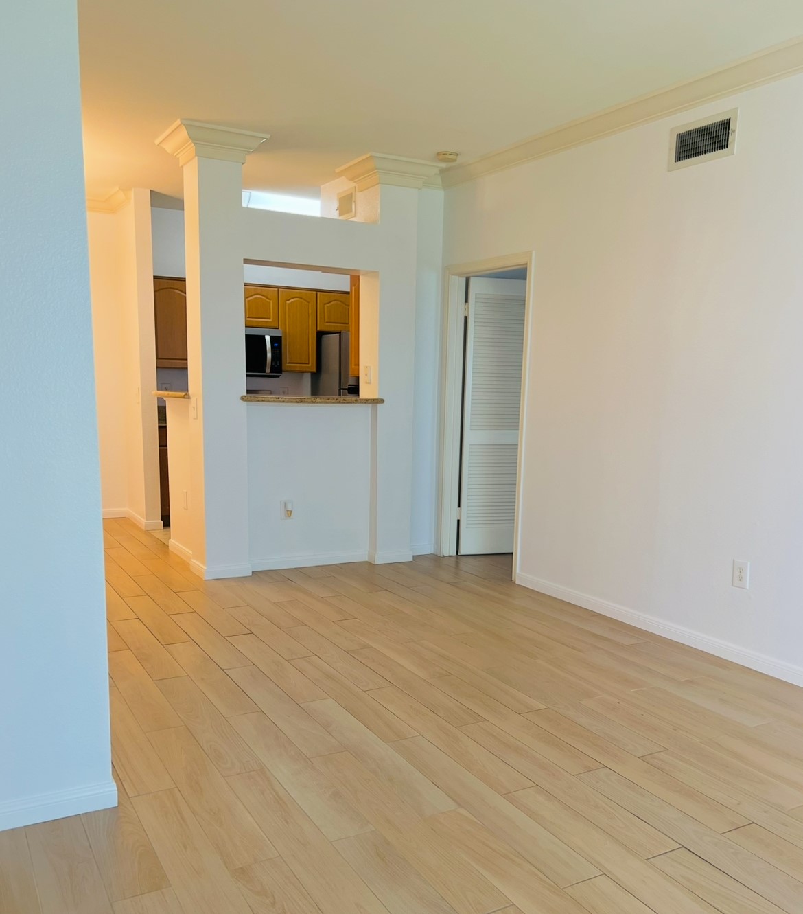 3231 Allen Parkway, Unit 2107 Houston, TX 77019 - Photo 31 of 48 a view of an empty room with wooden floor