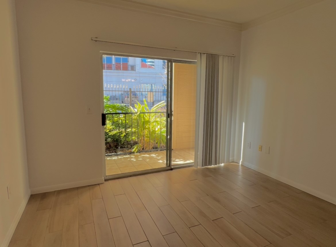 3231 Allen Parkway, Unit 2107 Houston, TX 77019 - Photo 36 of 48 a view of an empty room with wooden floor and a window