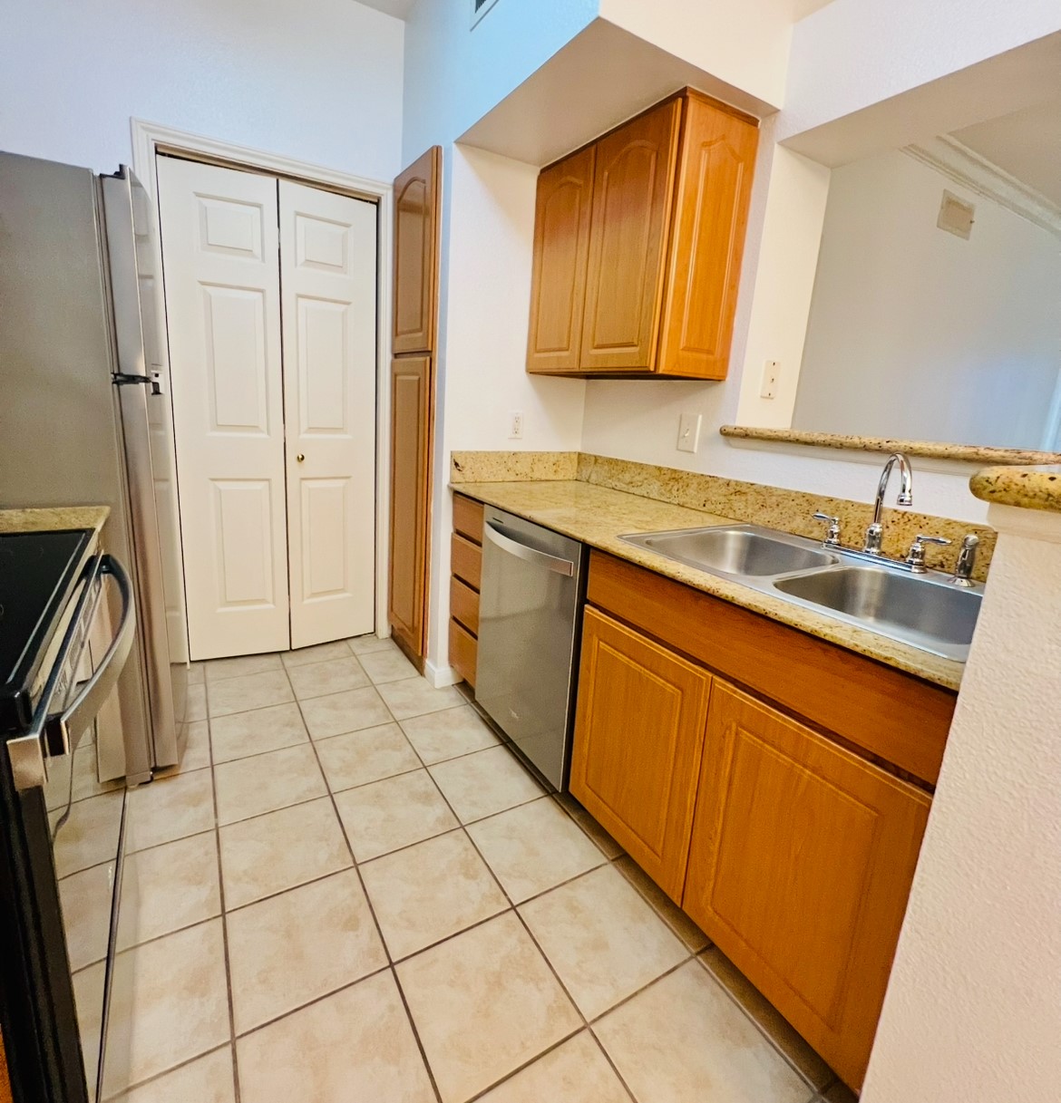3231 Allen Parkway, Unit 2107 Houston, TX 77019 - Photo 46 of 48 a kitchen with stainless steel appliances a sink and a refrigerator
