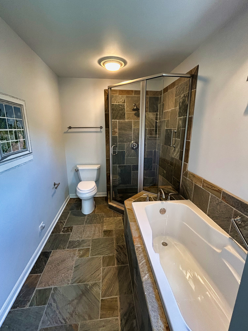 1622 Indian Knoll Road Naperville, IL 60565 - Photo 26 of 34 a bathroom with a bathtub and a toilet