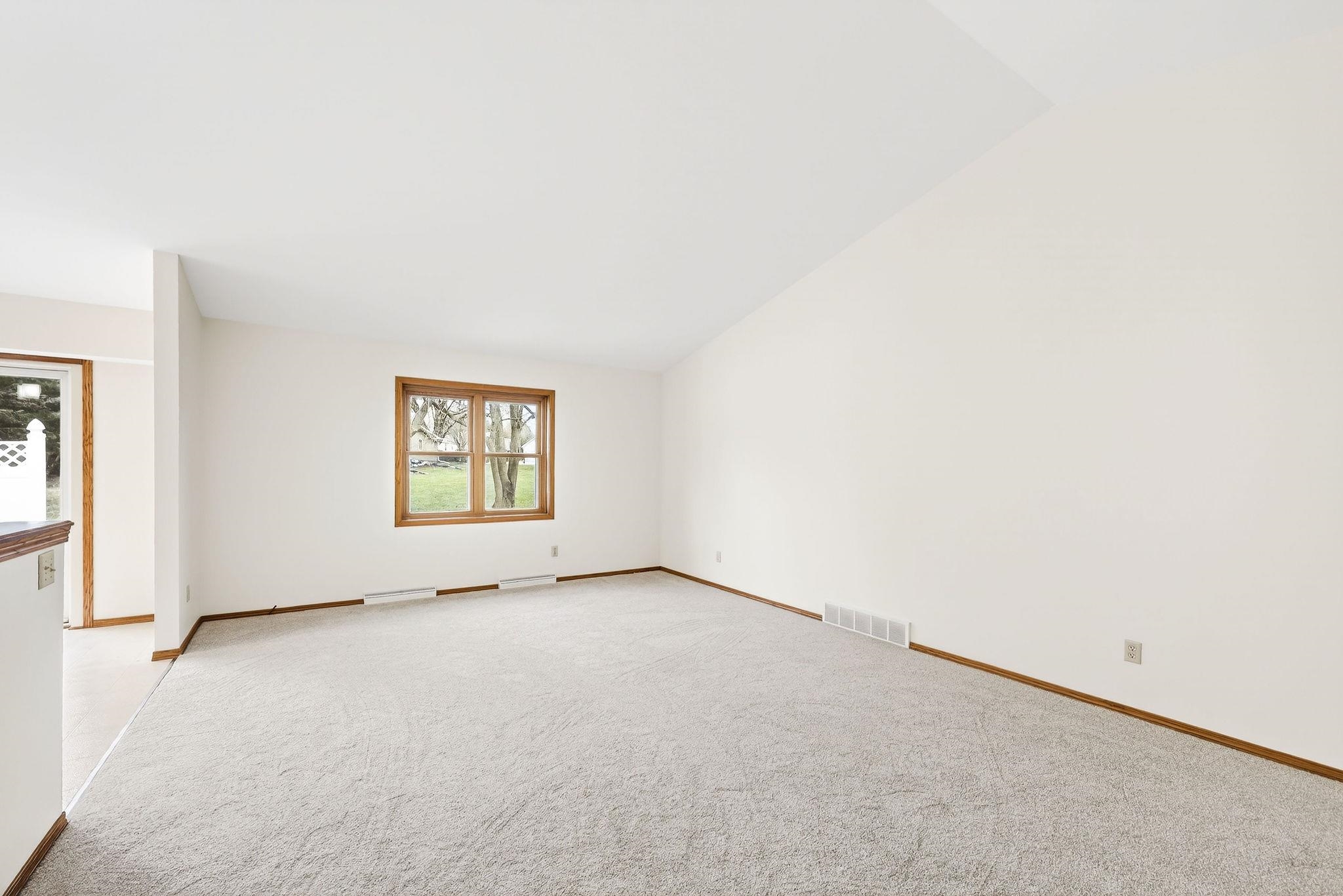 10 Wynbrook Circle Madison, WI 53704 - Photo 3 of 23