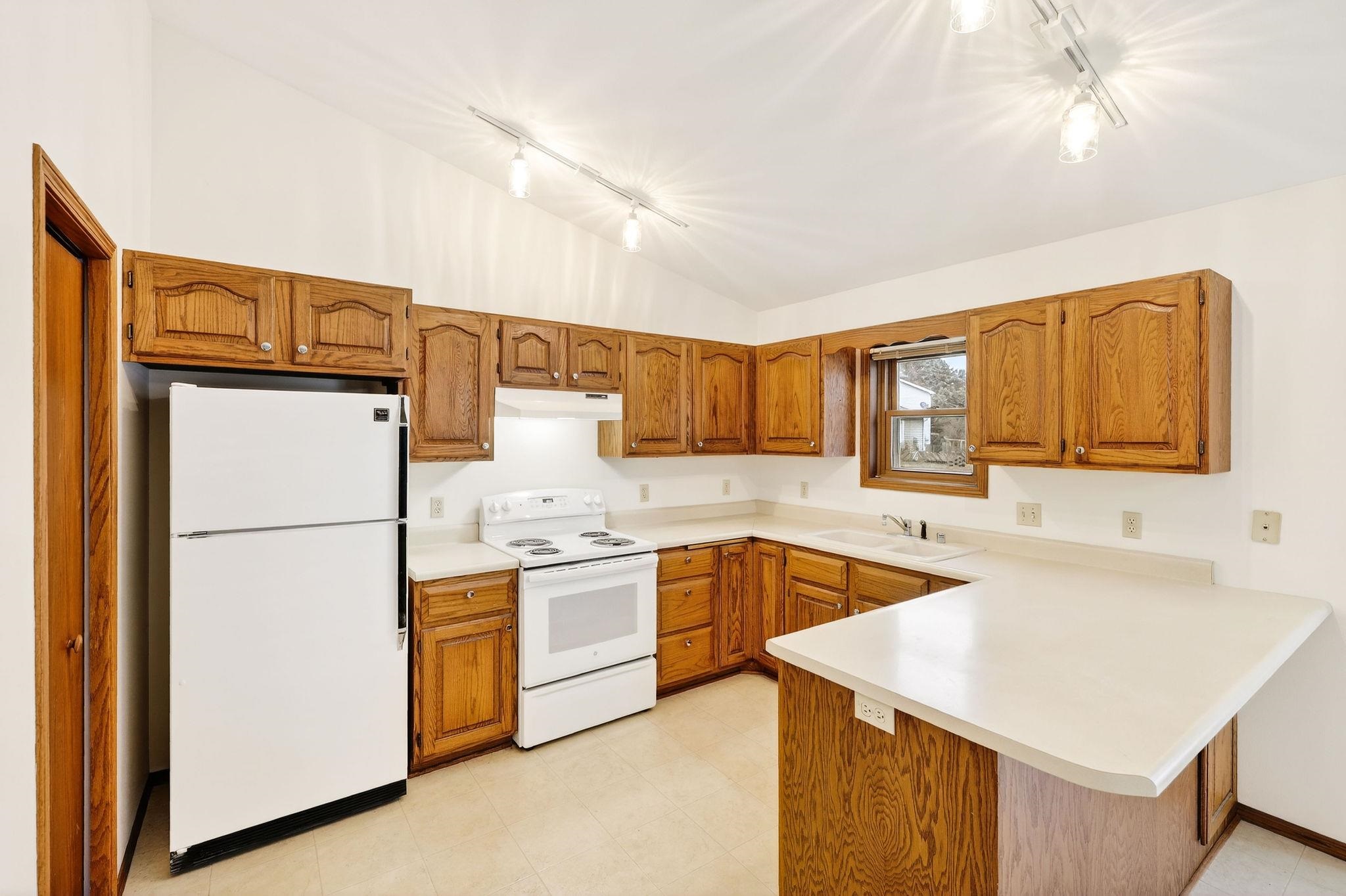 10 Wynbrook Circle Madison, WI 53704 - Photo 5 of 23