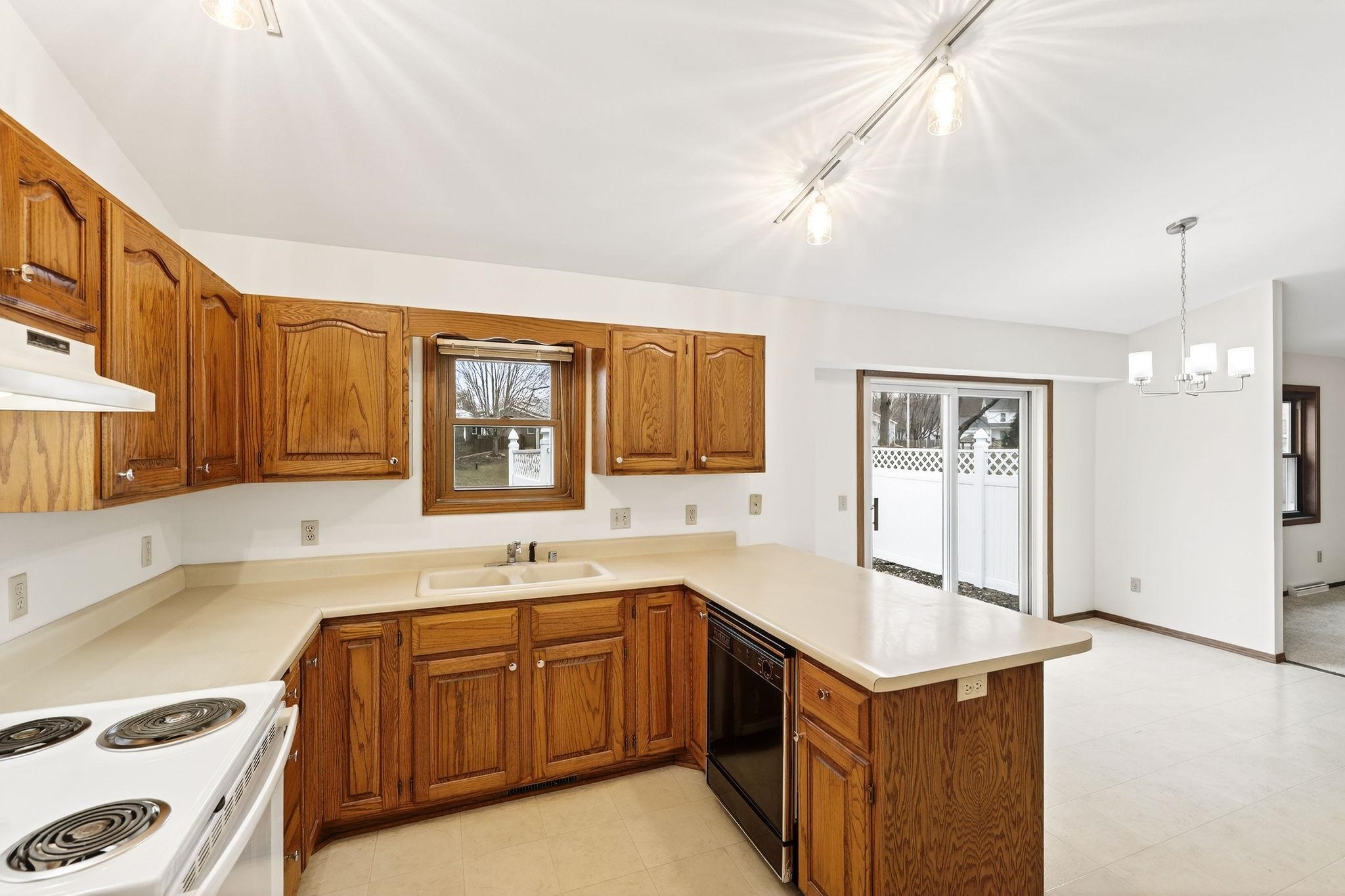 10 Wynbrook Circle Madison, WI 53704 - Photo 6 of 23