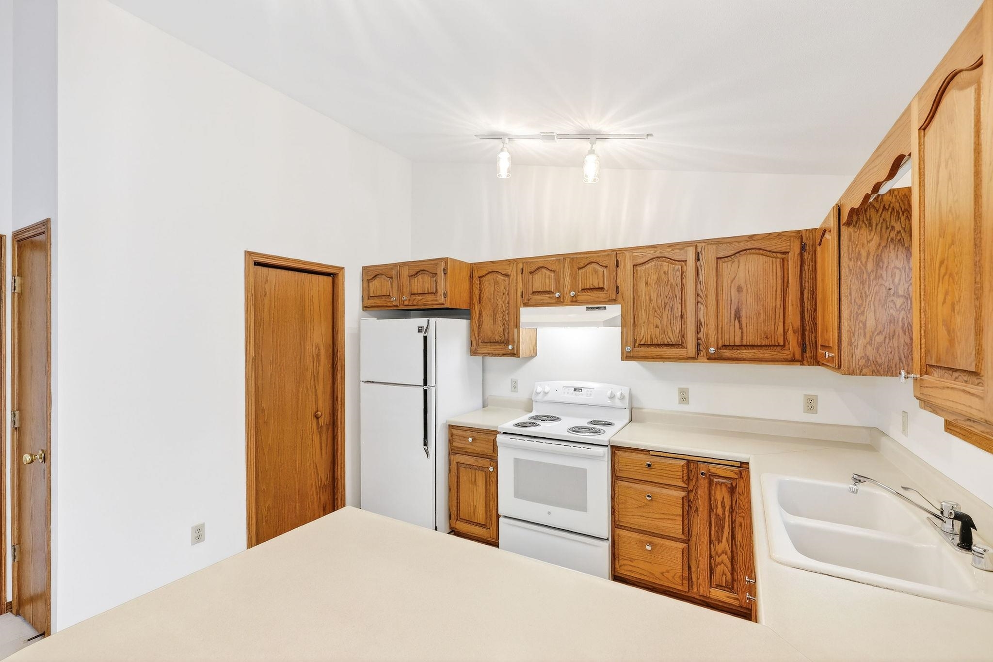 10 Wynbrook Circle Madison, WI 53704 - Photo 7 of 23