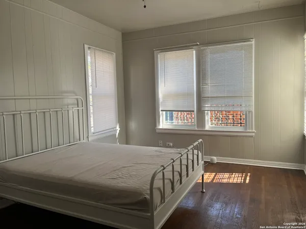 $1,350 | 309 East Lullwood Avenue, San Antonio, TX 78212