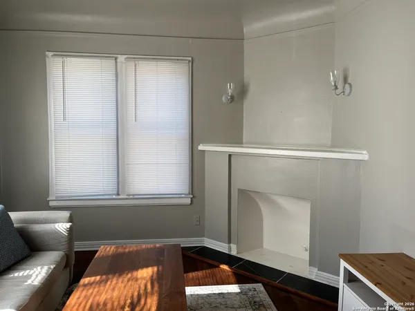 $1,350 | 309 East Lullwood Avenue, San Antonio, TX 78212