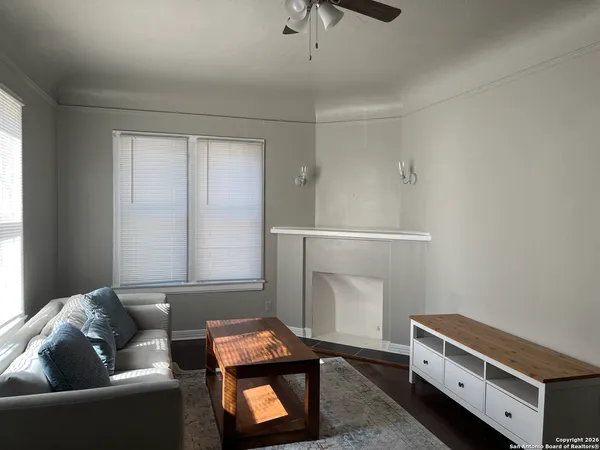 $1,350 | 309 East Lullwood Avenue, San Antonio, TX 78212