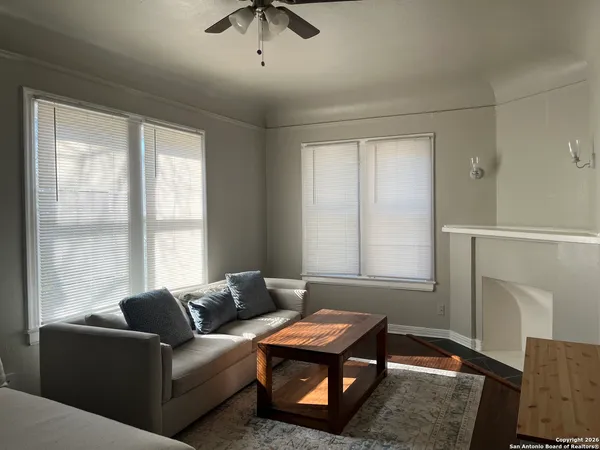 $1,350 | 309 East Lullwood Avenue, San Antonio, TX 78212