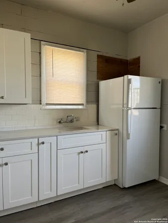 $1,350 | 309 East Lullwood Avenue, San Antonio, TX 78212