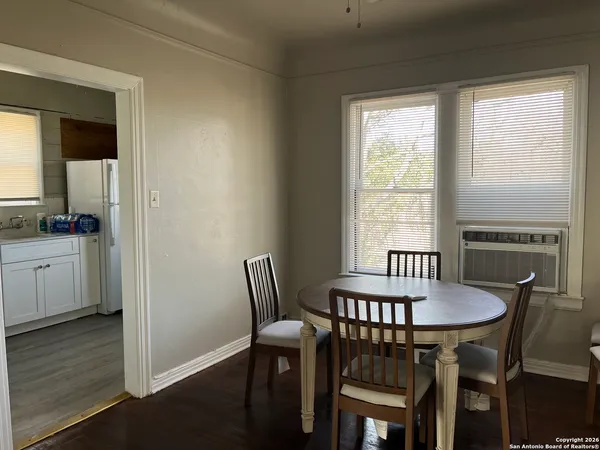 $1,350 | 309 East Lullwood Avenue, San Antonio, TX 78212