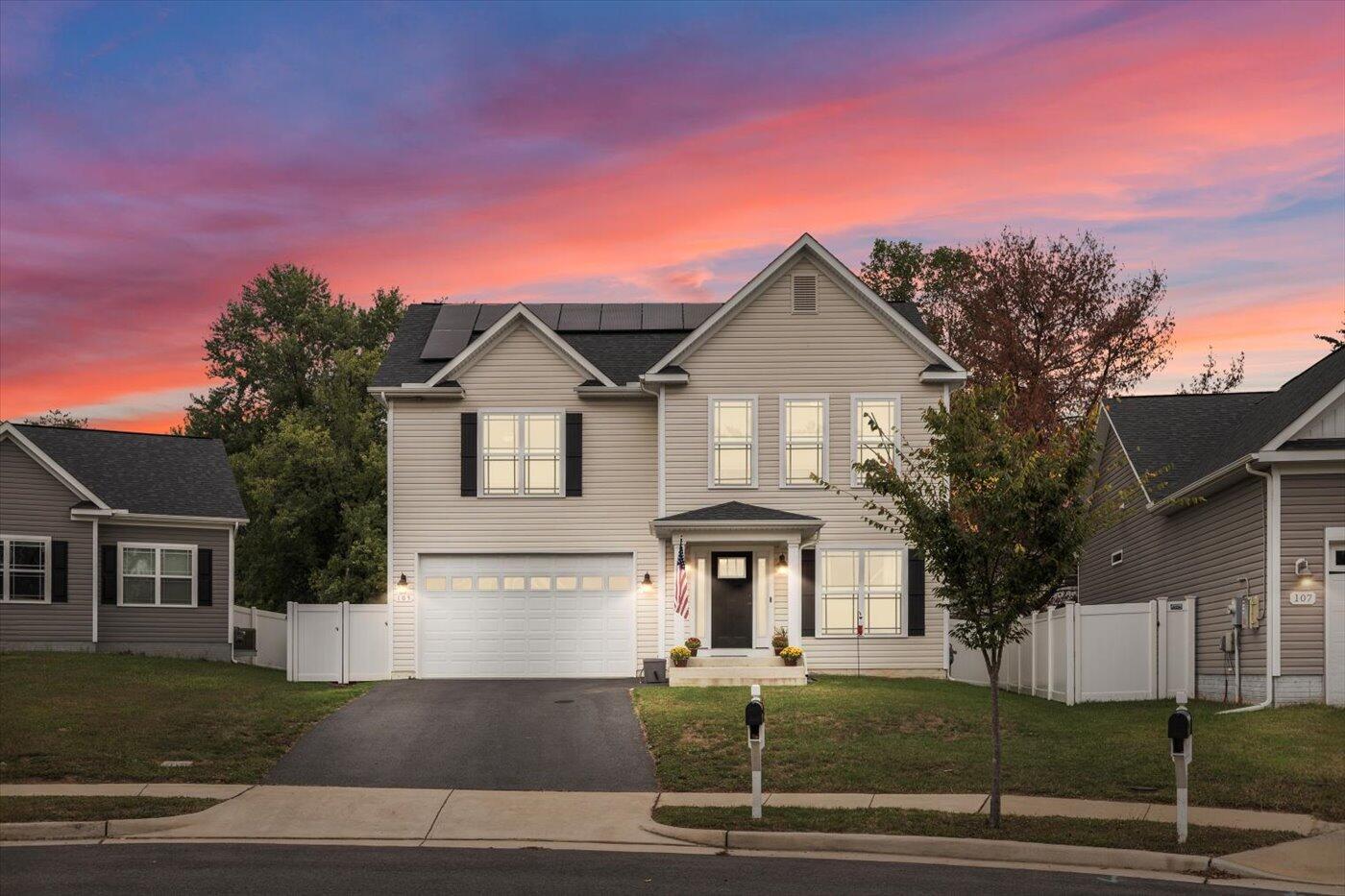 105 Ridgeway Street Fredericksburg, VA 22401 - Photo 2 of 34 01-6K1A6902b