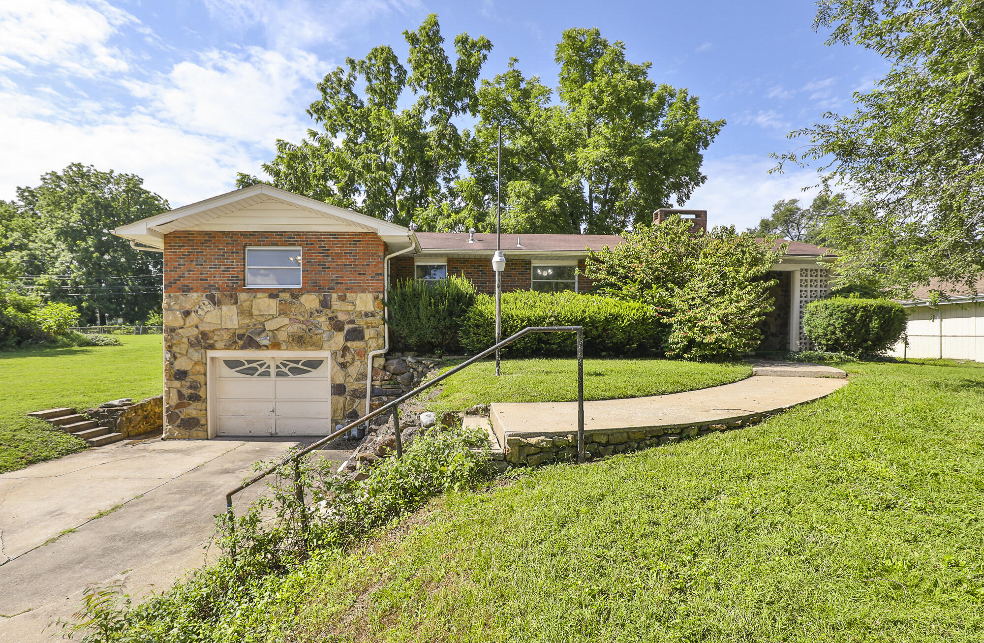 2114 East Walnut Street Springfield, MO 65802 - Photo 1 of 1 7M4A5056_1_1