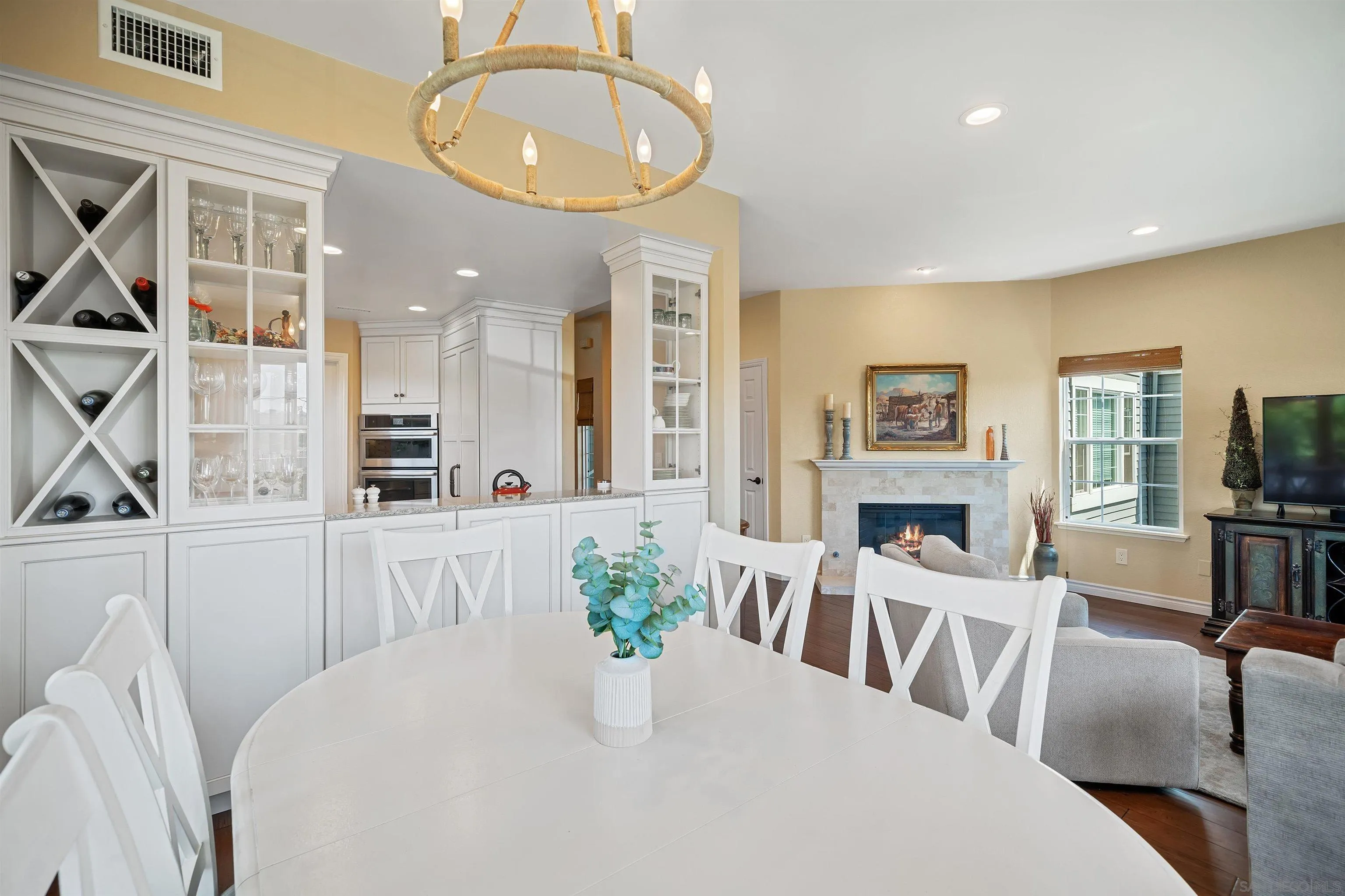822 Ida Avenue Solana Beach, CA 92075 - Photo 13 of 34 a view of a dining room with furniture