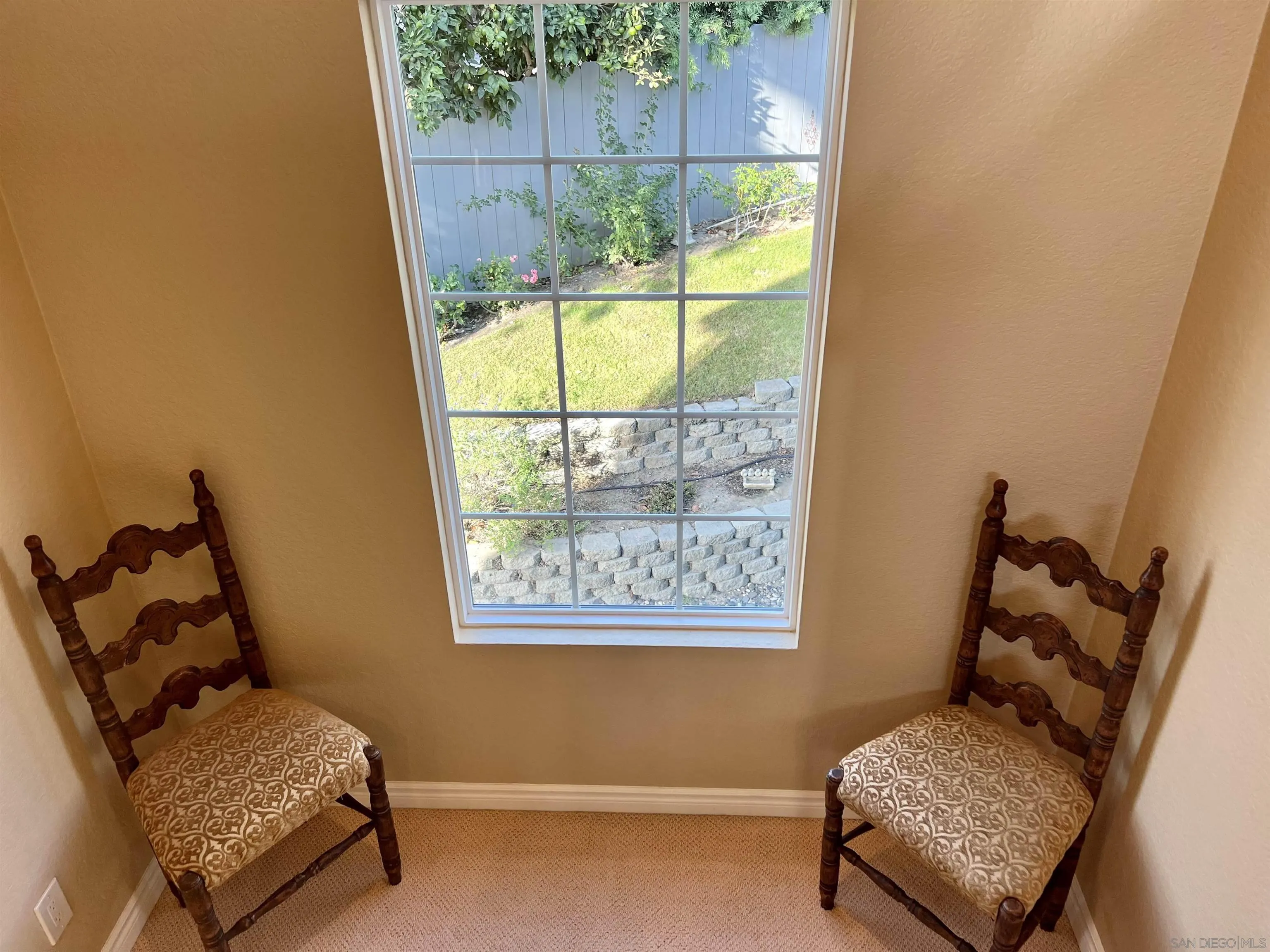 822 Ida Avenue Solana Beach, CA 92075 - Photo 19 of 34 a room with a couch and a window