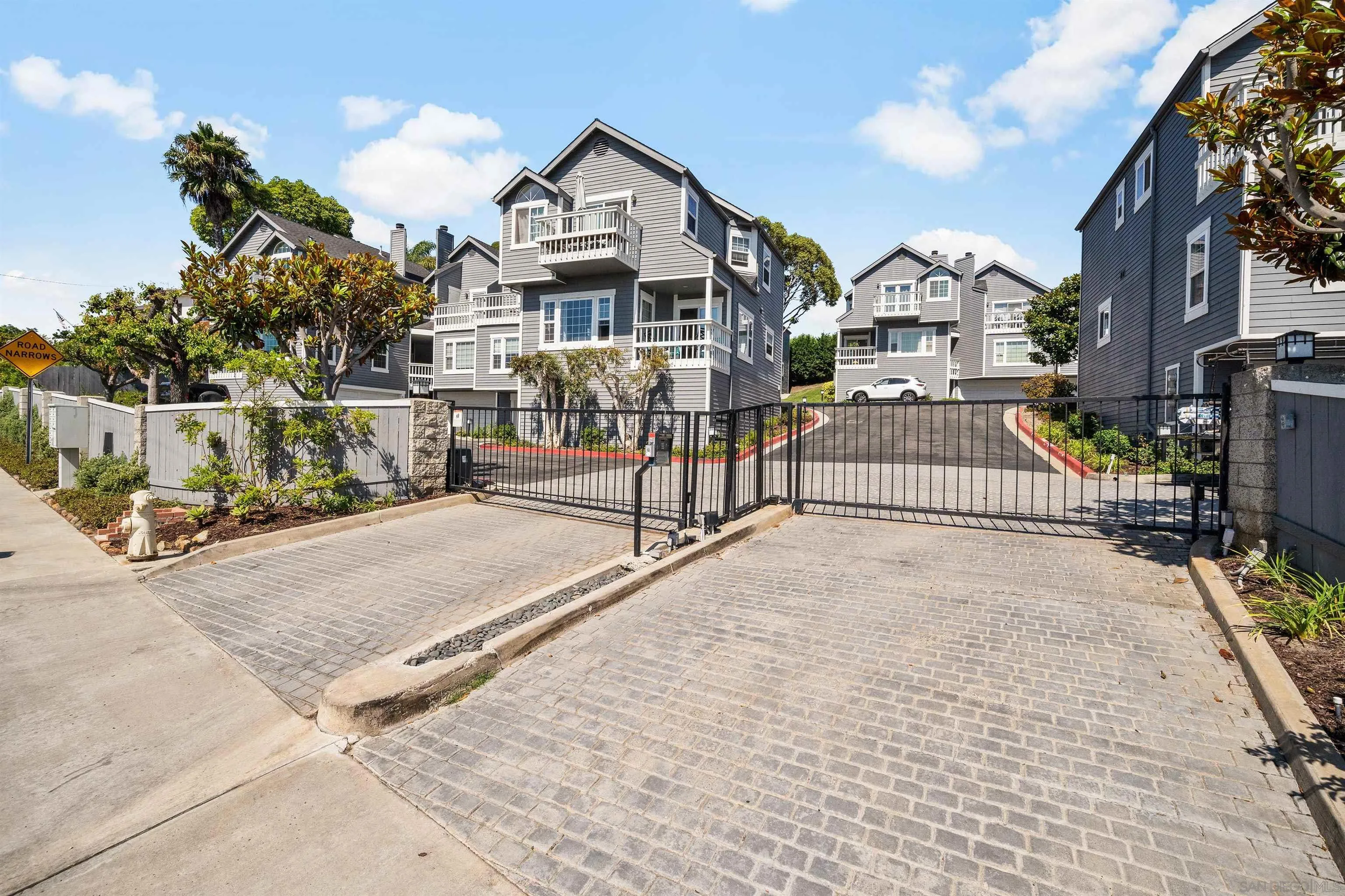 822 Ida Avenue Solana Beach, CA 92075 - Photo 4 of 34 a view of residential houses with street