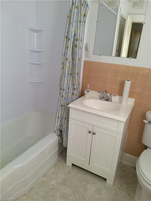 206 Ridgewood Drive Lexington, NC 27292 - Photo 19 of 26 master bath