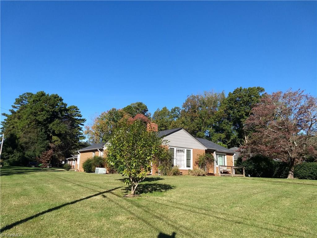 206 Ridgewood Drive Lexington, NC 27292 - Photo 4 of 26 from front corner
