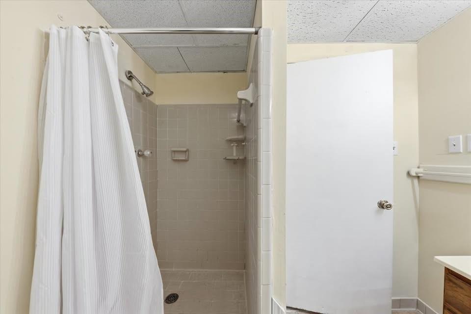 8435 Campbellton Fairburn Road Fairburn, GA 30213 - Photo 20 of 21 a bathroom with a shower and a tub