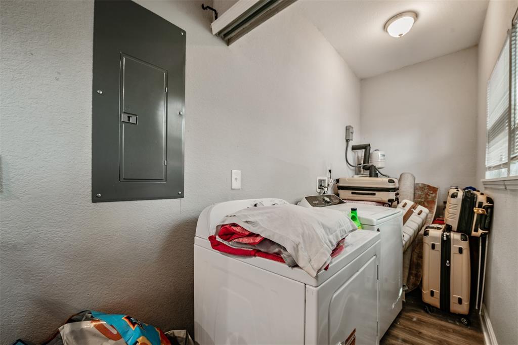 2334 West Spruce Street Tampa, FL 33607 - Photo 20 of 24 a utility room with dryer and washer