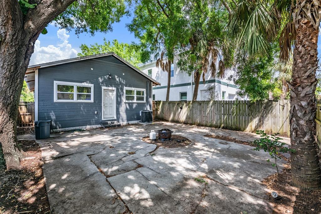 2334 West Spruce Street Tampa, FL 33607 - Photo 23 of 24 a view of a house with a tree in the background