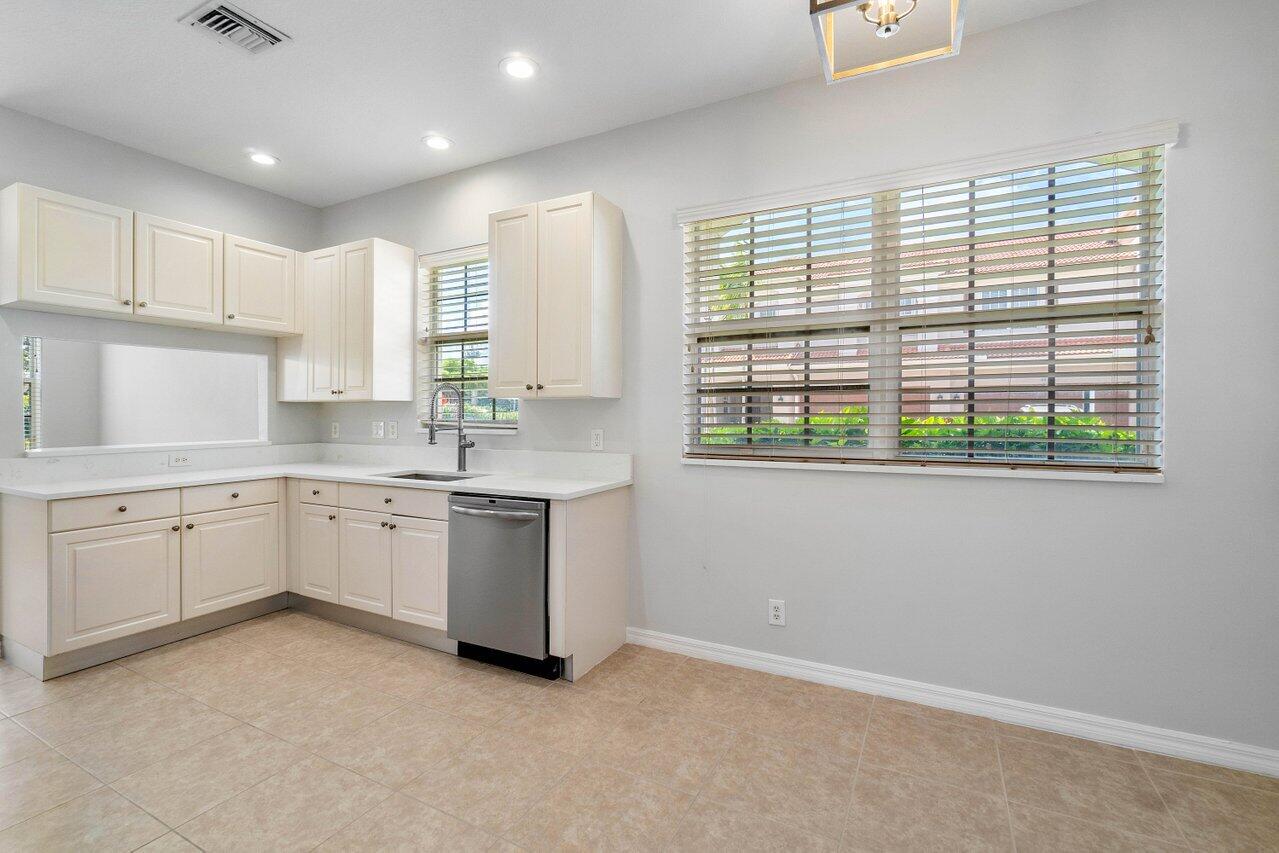 66 Lancaster Road Boynton Beach, FL 33426 - Photo 15 of 39 016-66LancasterRoad-BoyntonBeach-FL-3342