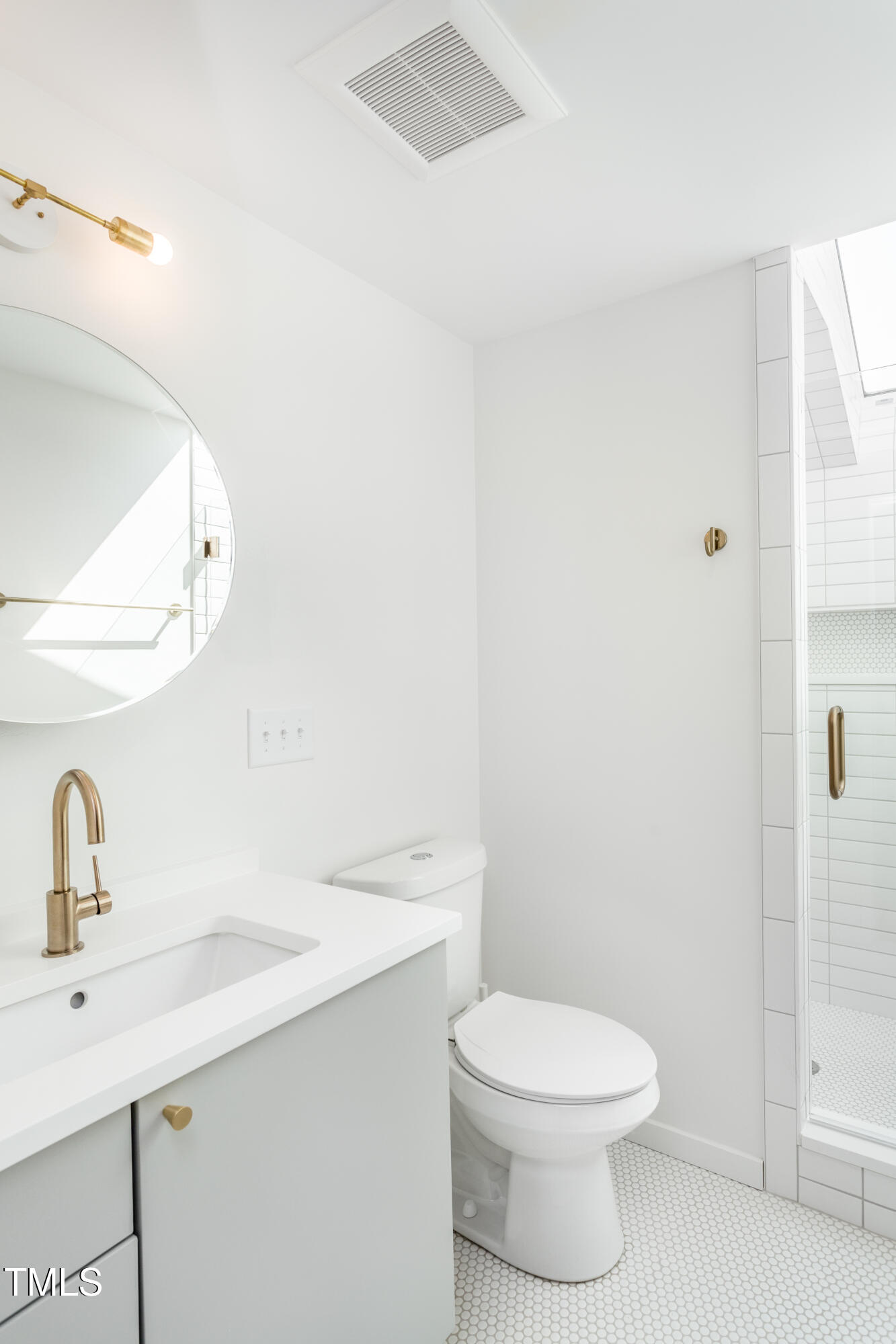 123 Idlewild Avenue, Unit 301 Raleigh, NC 27601 - Photo 18 of 20 a bathroom with a toilet a sink and mirror