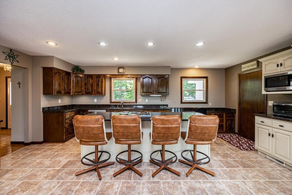 2143 Lakeview Ridge Drive Northeast Solon, IA 52333 - Photo 11 of 59 Gallery Image 11