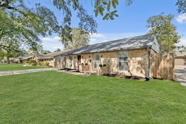 $399,900 | 5902 Reamer Street, Houston, TX 77074