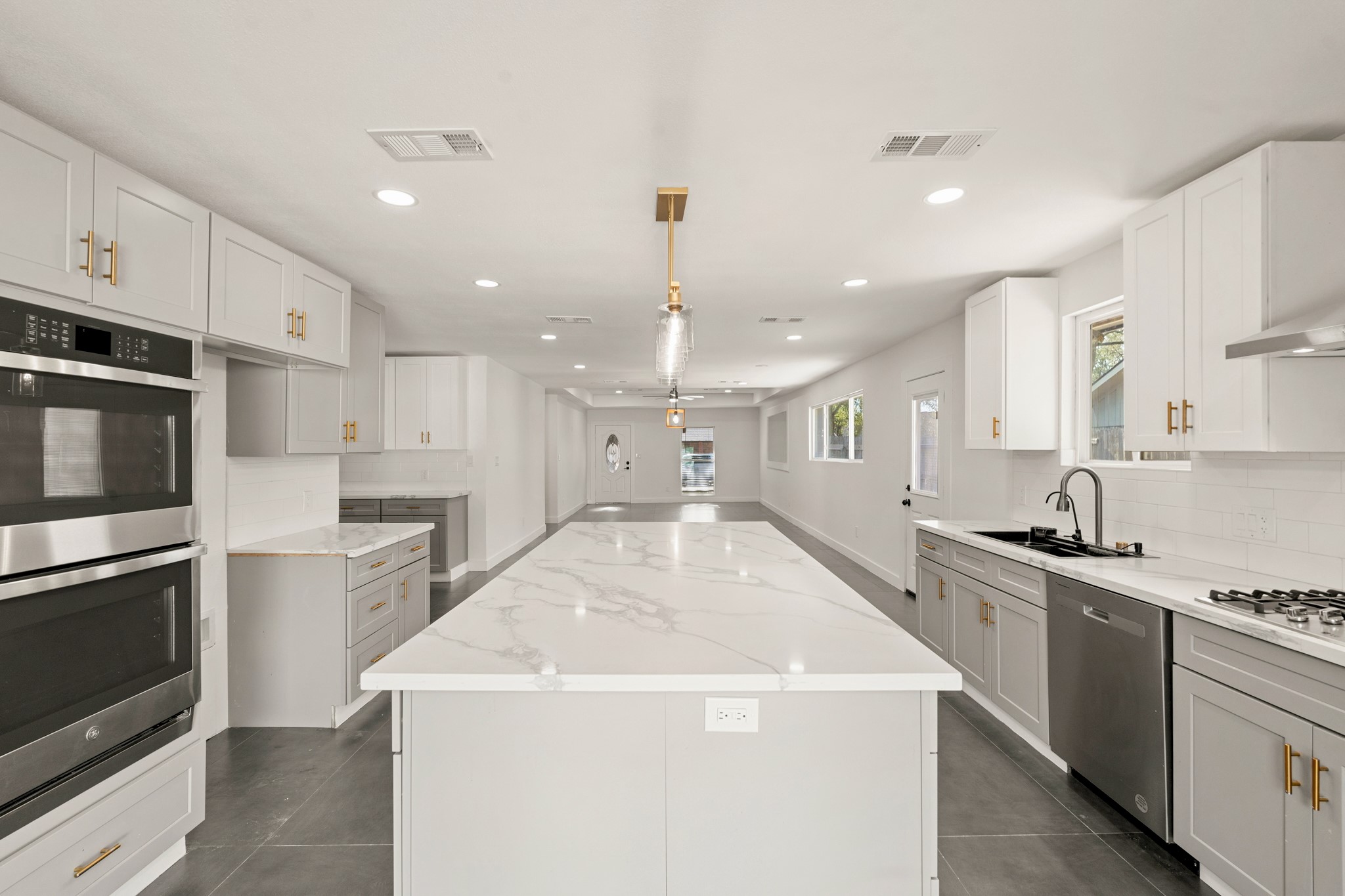 5902 Reamer Street Houston, TX 77074 - Photo 14 of 35