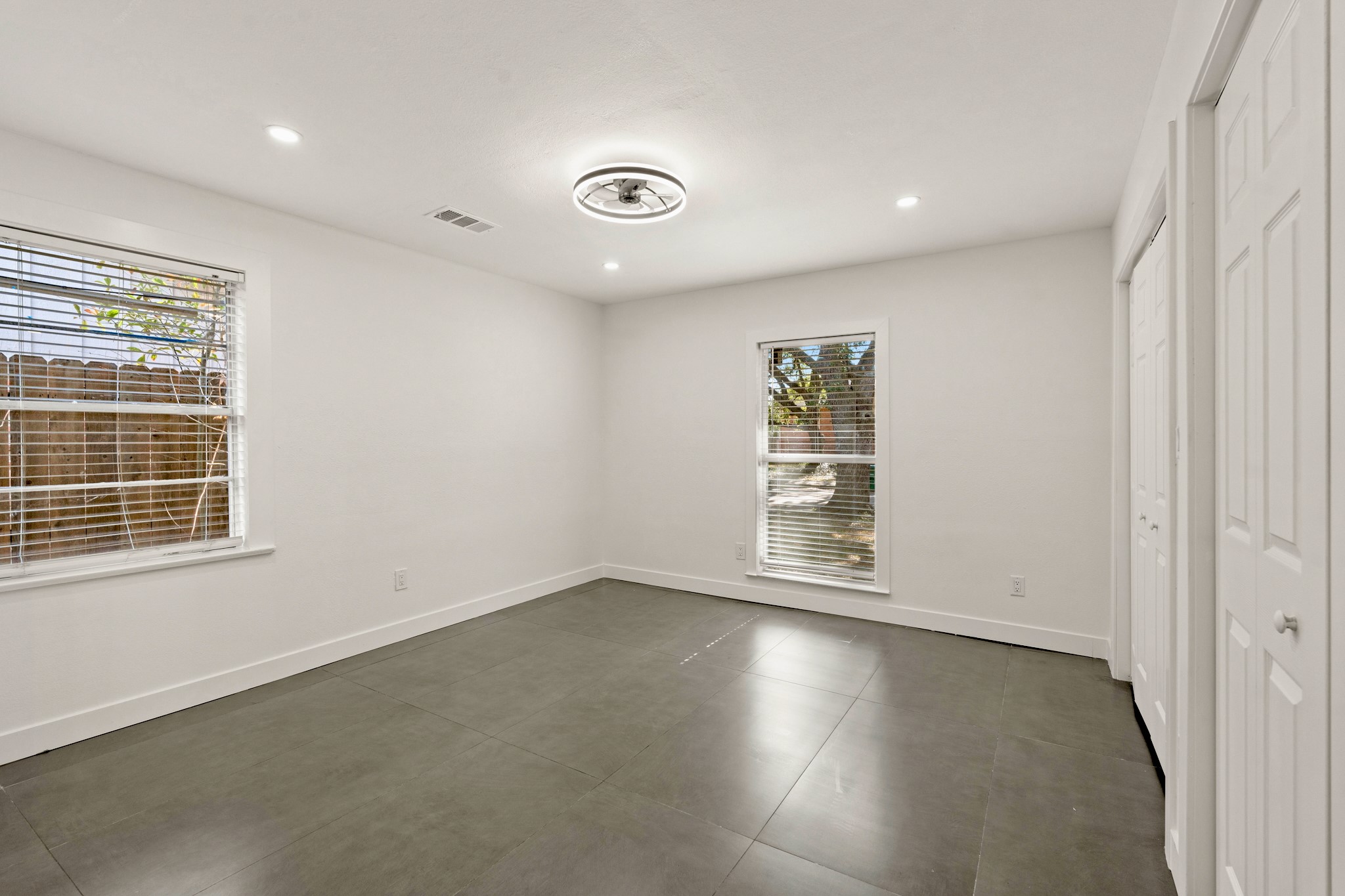 5902 Reamer Street Houston, TX 77074 - Photo 16 of 35 Primary bedroom