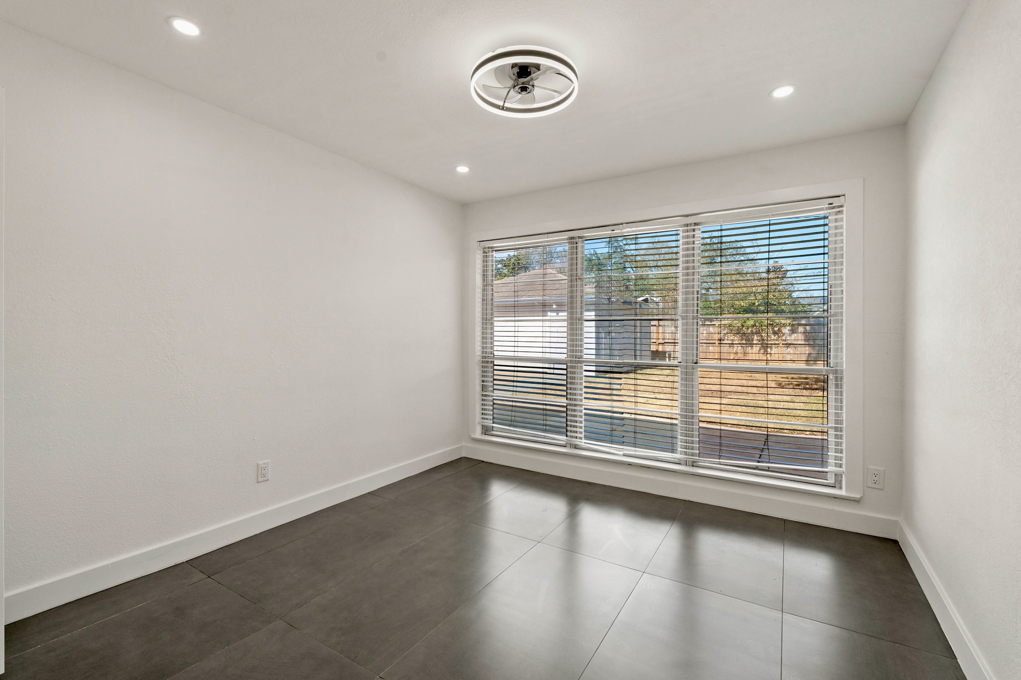 5902 Reamer Street Houston, TX 77074 - Photo 20 of 35 Bedroom 2