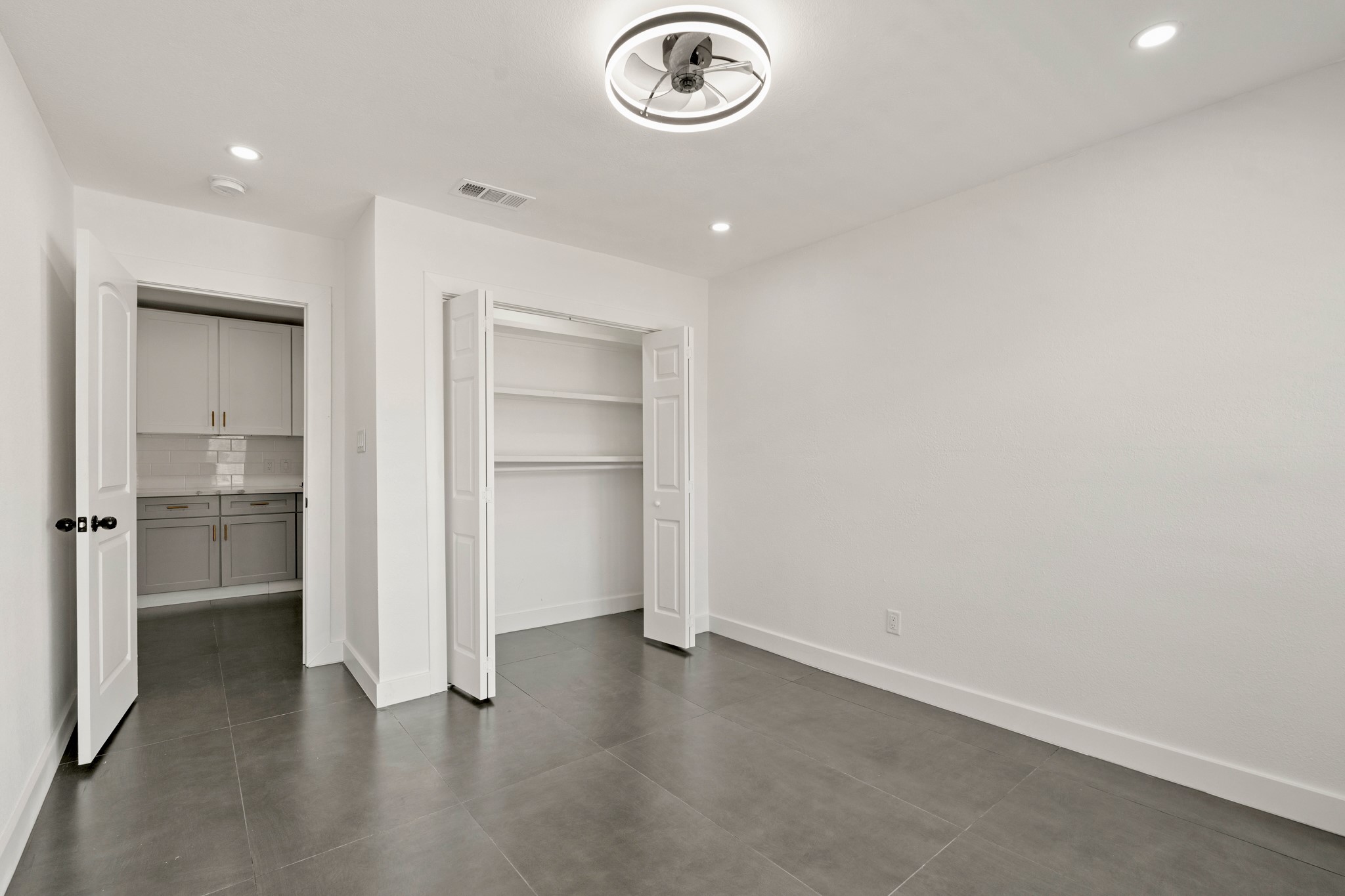 5902 Reamer Street Houston, TX 77074 - Photo 21 of 35 Bedroom 2