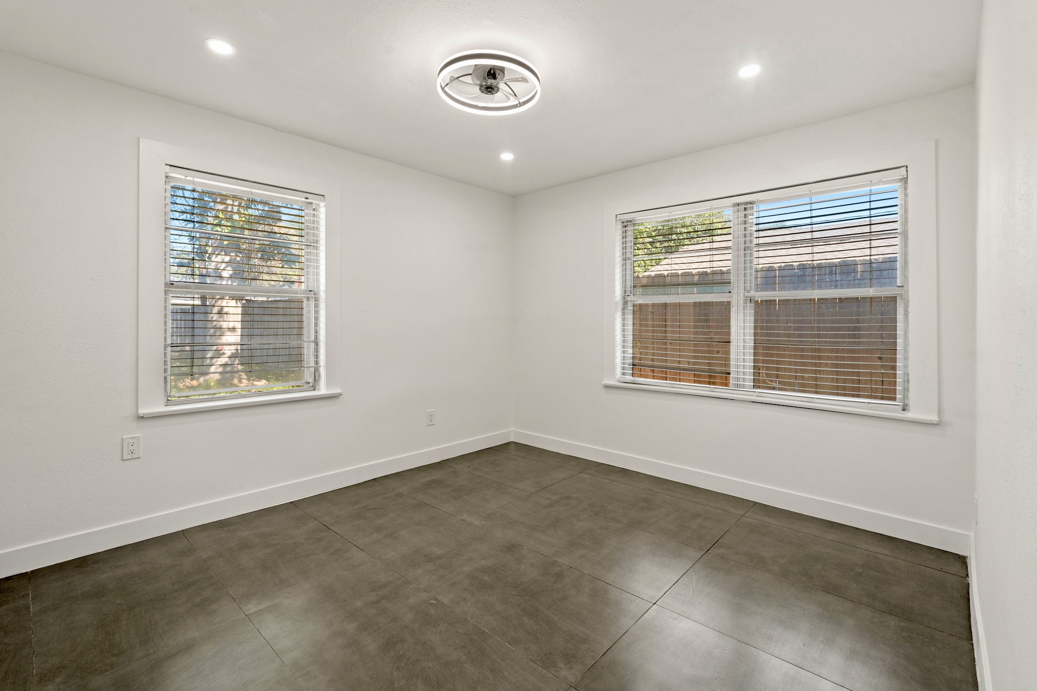 5902 Reamer Street Houston, TX 77074 - Photo 22 of 35 Bedroom 3