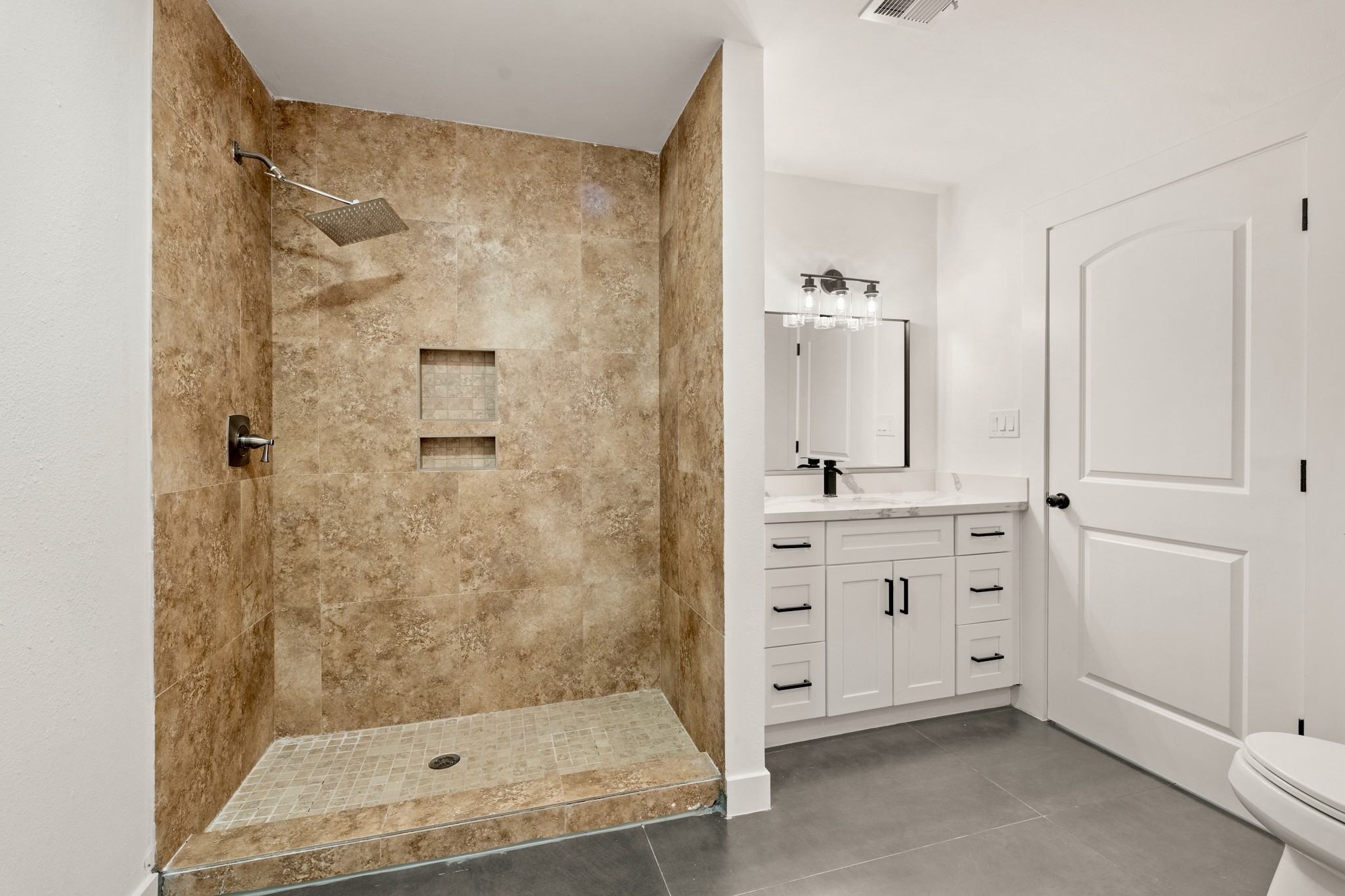 5902 Reamer Street Houston, TX 77074 - Photo 29 of 35 Bathroom 3