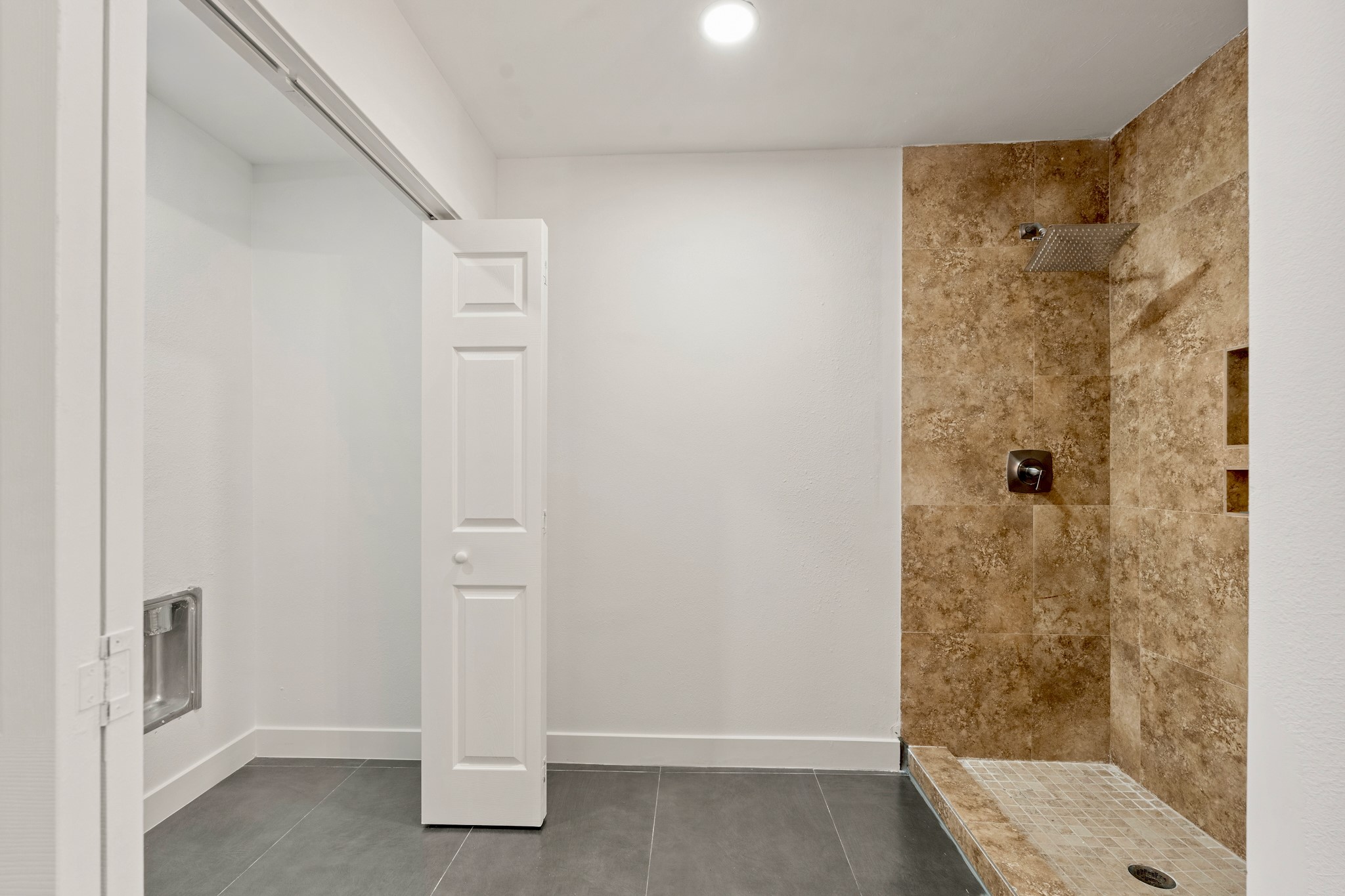 5902 Reamer Street Houston, TX 77074 - Photo 30 of 35 Bathroom 3