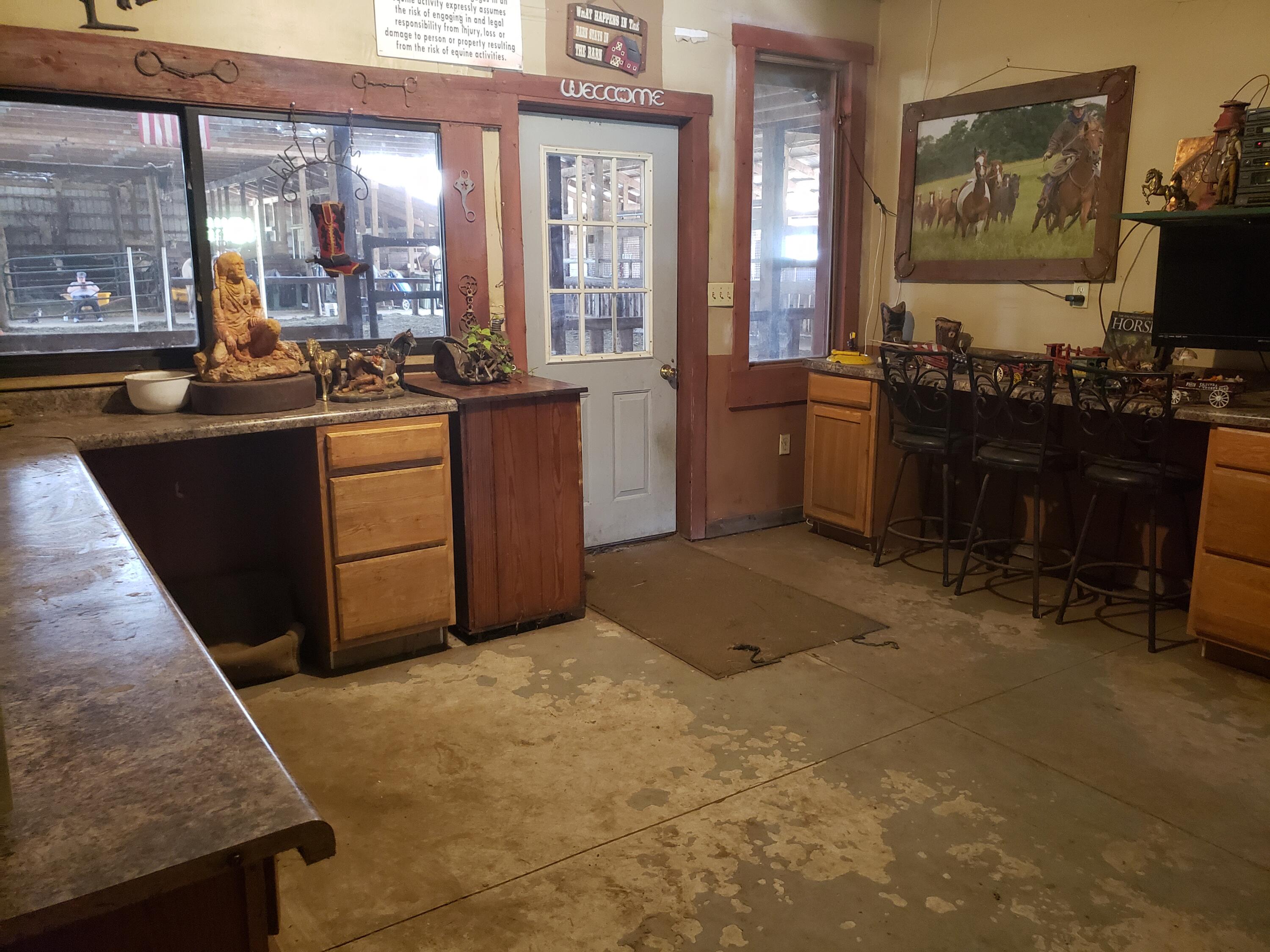 11086 Howard City Edmore Road Lakeview, MI 48850 - Photo 11 of 42 Viewing Room2