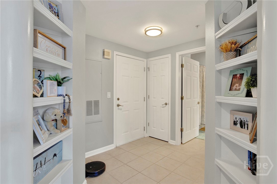 1735 Whitemarsh Way Savannah, GA 31410 - Photo 2 of 40