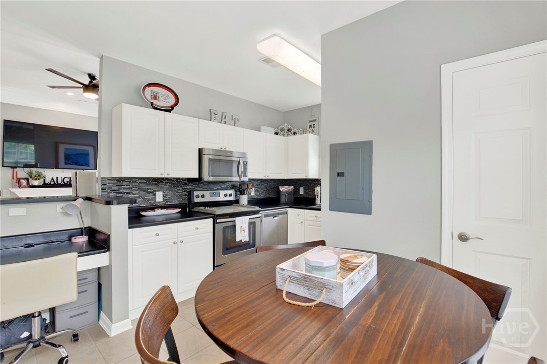 1735 Whitemarsh Way Savannah, GA 31410 - Photo 10 of 40